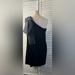 Marc Jacob’s Elegant Black Velvet Dress with Bow Detail. Great Condition. Size10